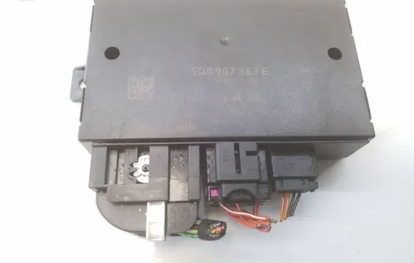 Volkswagen PASSAT B8 Tow bar trailer control unit/module 5Q0907383E 5Q0907383B