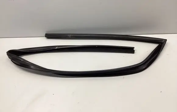 Chrysler Pacifica Rubber seal front door (on door) 79165006