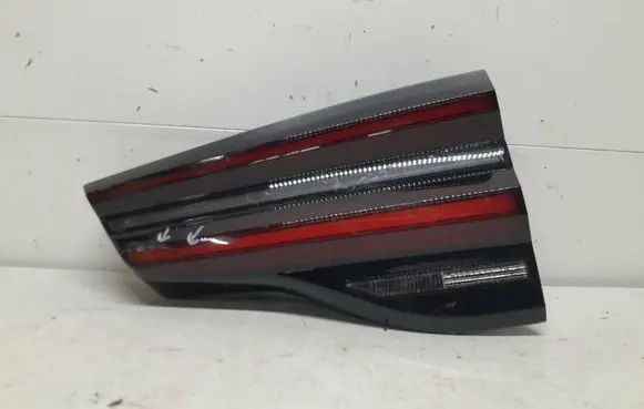 Tailgate rear/tail lights