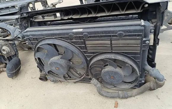 Volkswagen Jetta V Radiator support slam panel