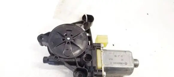 Volkswagen Golf VII Front door window regulator motor 5Q0959801B
