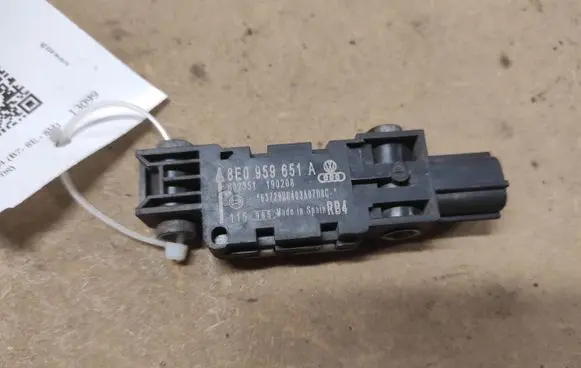 Audi A4 S4 B7 8E 8H Airbag deployment crash/impact sensor 8E0959651A