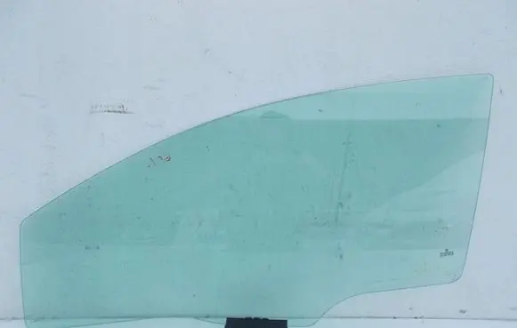 Volkswagen Fox Sliding door window/glass LFOX3D