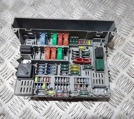 BMW 3 E90 E91 Fuse module 6906607 18844000000A 90218098
