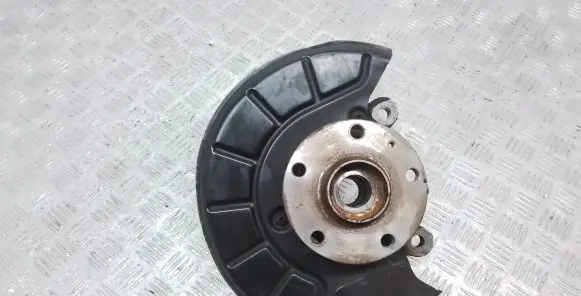 Volkswagen PASSAT B7 USA Front wheel hub