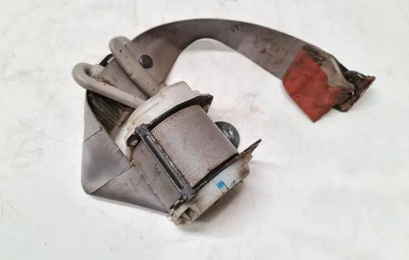 Rear seatbelt