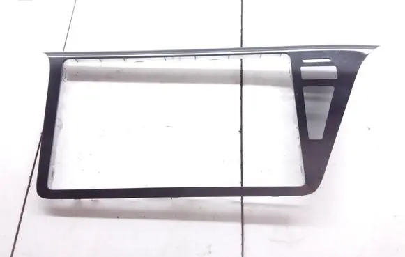 Radio/GPS head unit trim