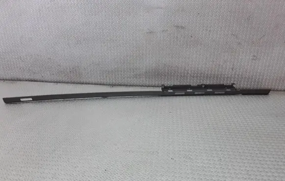 Dashboard glove box trim