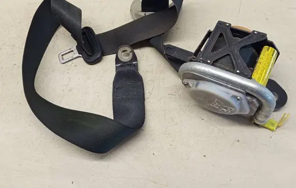Toyota Avensis T250 Front seatbelt 97321005051C0 50109541QQ PMR58DGF