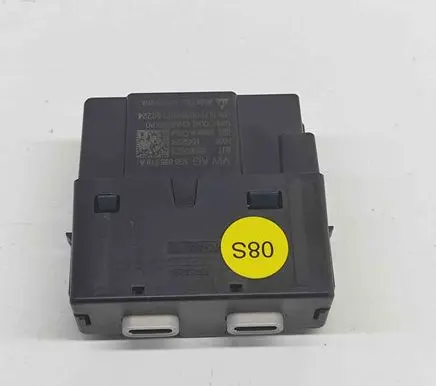 Skoda Octavia Mk4 USB socket connector 3G5035718A