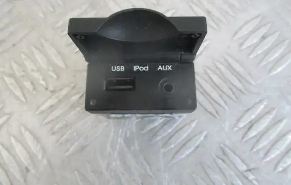 Hyundai i30 USB socket connector 961202L000