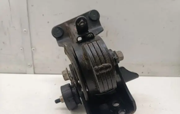 Lexus NX Gearbox mounting bracket