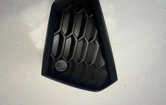 Rear bumper mounting bracket