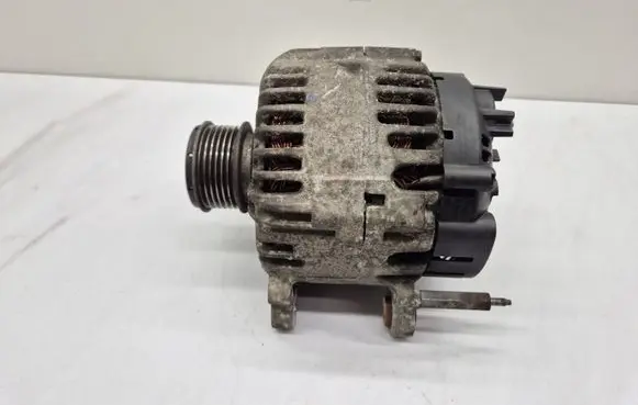 Volkswagen Golf V Generator/alternator 06F903023C