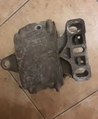 Volkswagen Golf IV Engine mount bracket 171268A 1j0199555