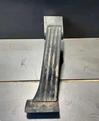 BMW 5 E39 Accelerator throttle pedal 6762480 25916010