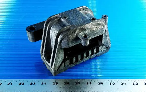Volkswagen Golf V Engine mount bracket 1K0199262 1K0199262M