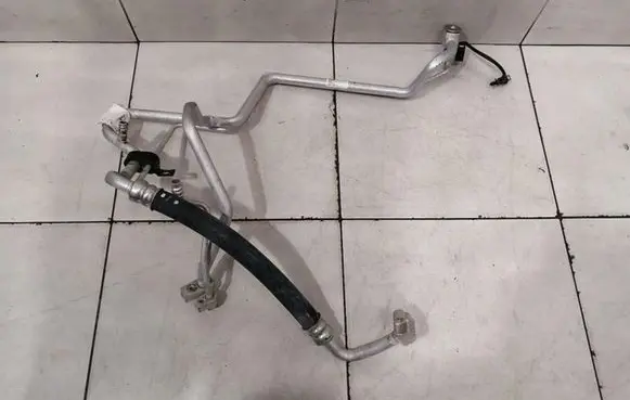Tesla Model X Air conditioning (A/C) pipe/hose 105625900D