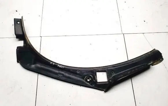 Mercedes-Benz GL X164 Wiper trim a1646900327