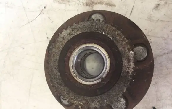Nissan Primera Driveshaft support bearing 