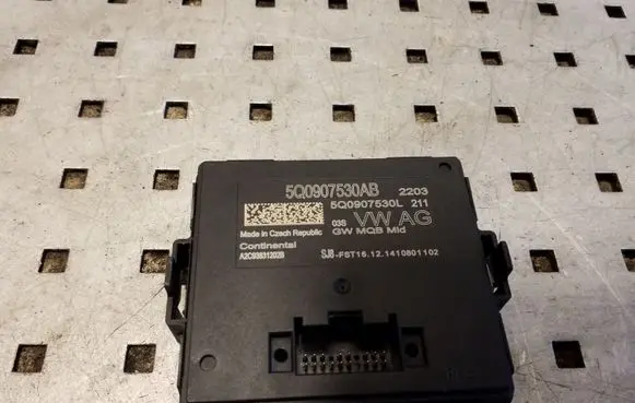 Volkswagen PASSAT B8 Gateway control module 5Q0907530AB