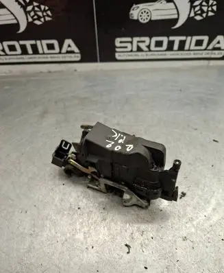 Mercedes-Benz E W210 Front door lock 2027203535