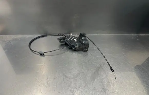 Volvo C30 Front door lock 30753664 A048069 3387MC75RB