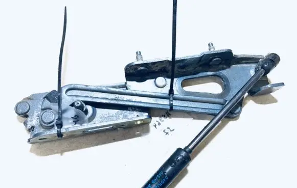 Peugeot 407 Tailgate/trunk/boot hinge