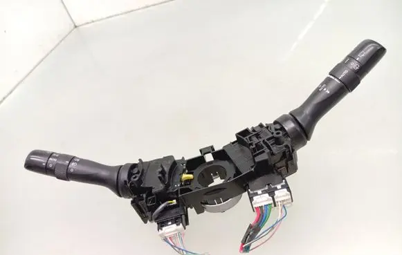 Toyota Avensis T270 Wiper turn signal indicator stalk/switch 0519017F373