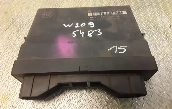 Mercedes-Benz CLK A209 C209 Central body control module 2098200326 A2098200326