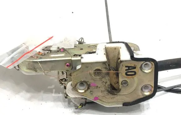 Honda CR-V Front door lock