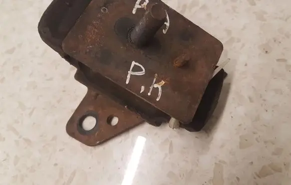 KIA Sorento Engine mount bracket 218123E150