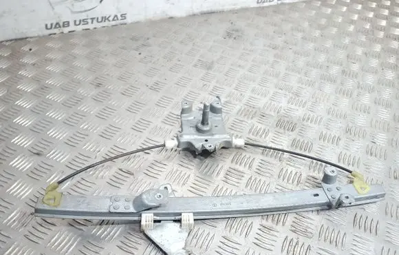 Rear door manual window regulator