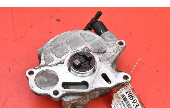 Volkswagen PASSAT CC Vacuum pump 03L145100F