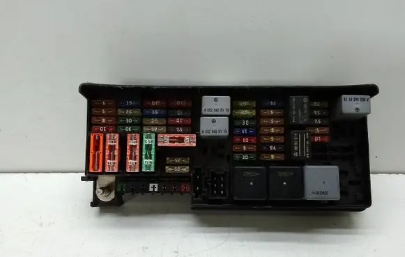 Mercedes-Benz GL X164 Fuse module A1645403072 13607559 5072426