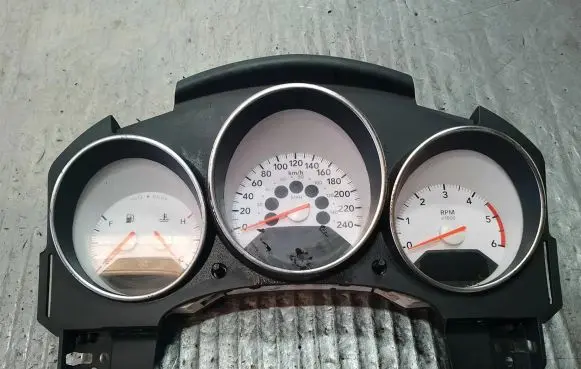 Dodge Caliber Speedometer (instrument cluster)