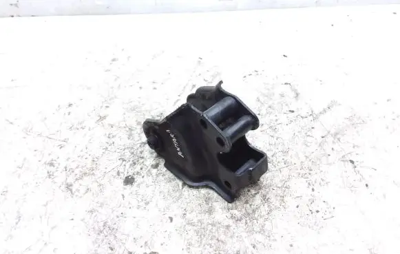 Engine mounting bracket