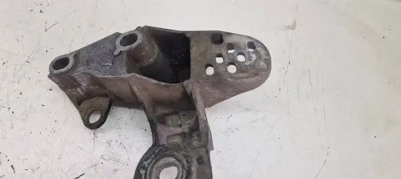 Volkswagen PASSAT B5.5 Engine mounting bracket 8E0199351A