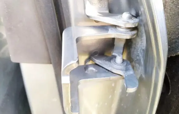 Opel Insignia A Rear door lower hinge ussed