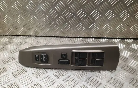 Toyota Prius (NHW20) Electric window control switch 8482047050