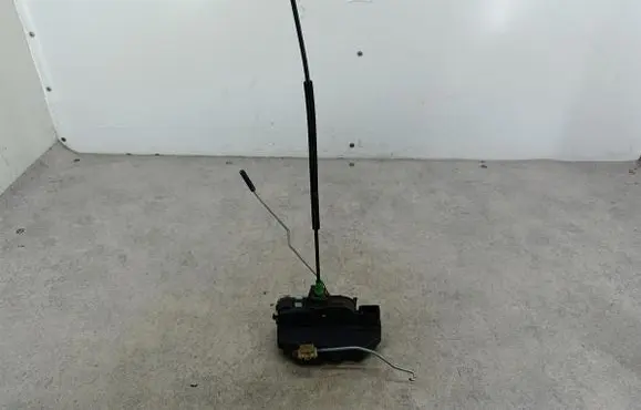 Opel Astra J Rear door lock 