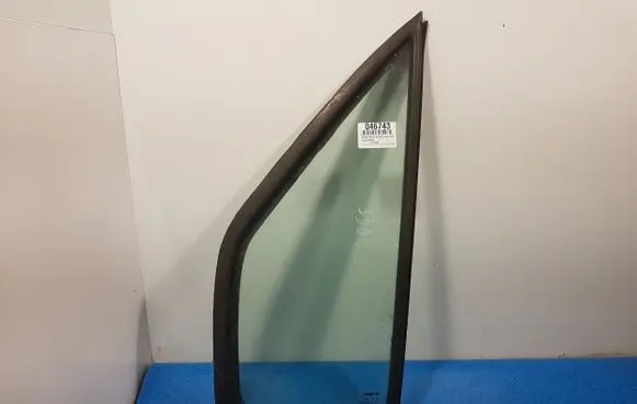 Iveco Daily 3rd gen Front door window glass four-door