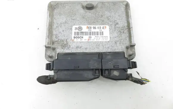 Volkswagen Bora Engine control unit/module 038906018AE 0281001851