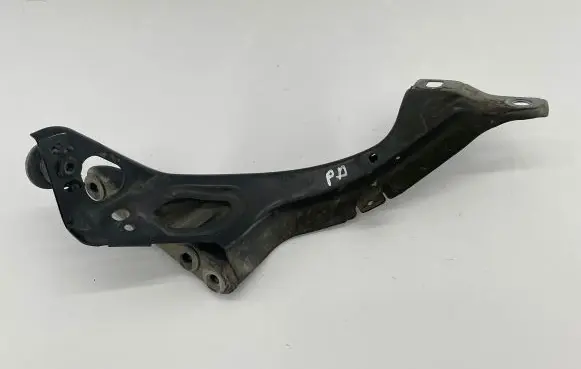 Audi A6 S6 C7 4G Fender mounting bracket 4G0821136A