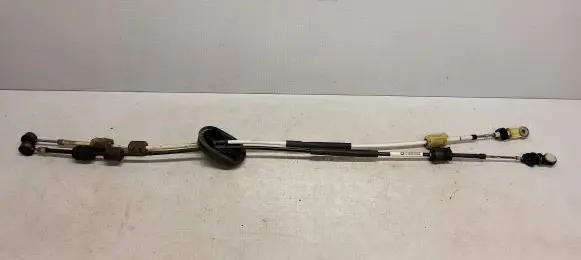 Opel Insignia A Gear shift cable linkage 55560991