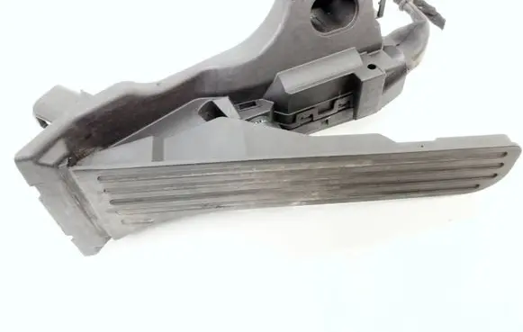 Volkswagen Touran I Accelerator throttle pedal 74390600