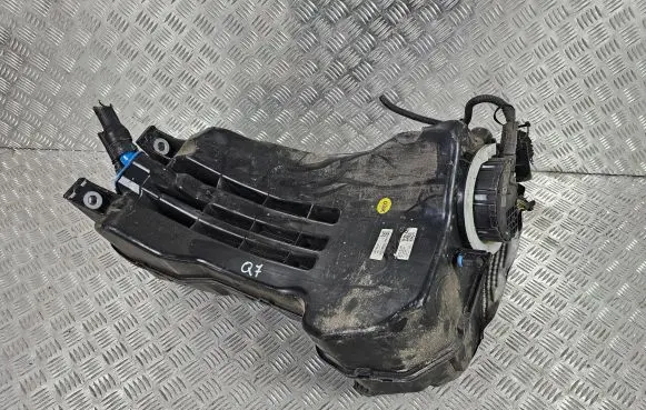 Audi Q7 4M AdBlue liquid reservoir 4M0131969N 4102208AB 182120354