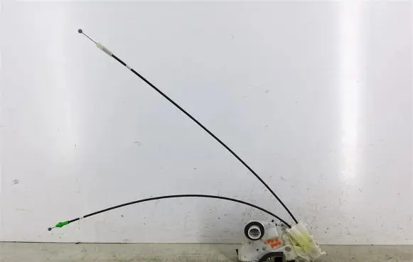 Toyota Verso-S Front door lock
