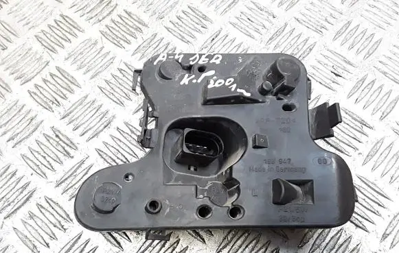 Audi A4 S4 B6 8E 8H Tail light bulb cover holder 153947
