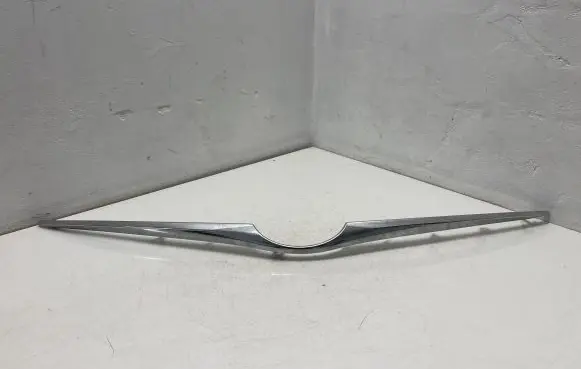 Toyota Verso-S Front bumper upper radiator grill 5312152210